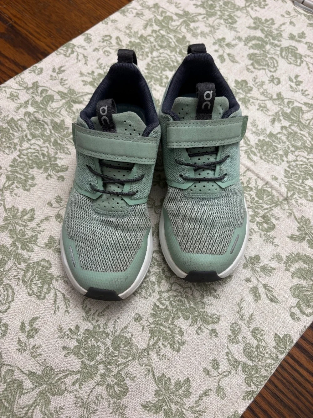 Kids On Cloud Mint Sneakers